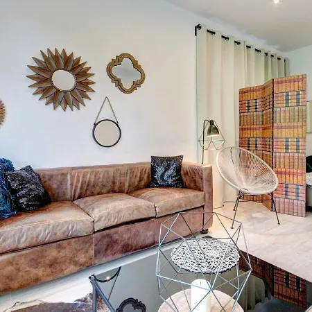 Mirrors Apartment *